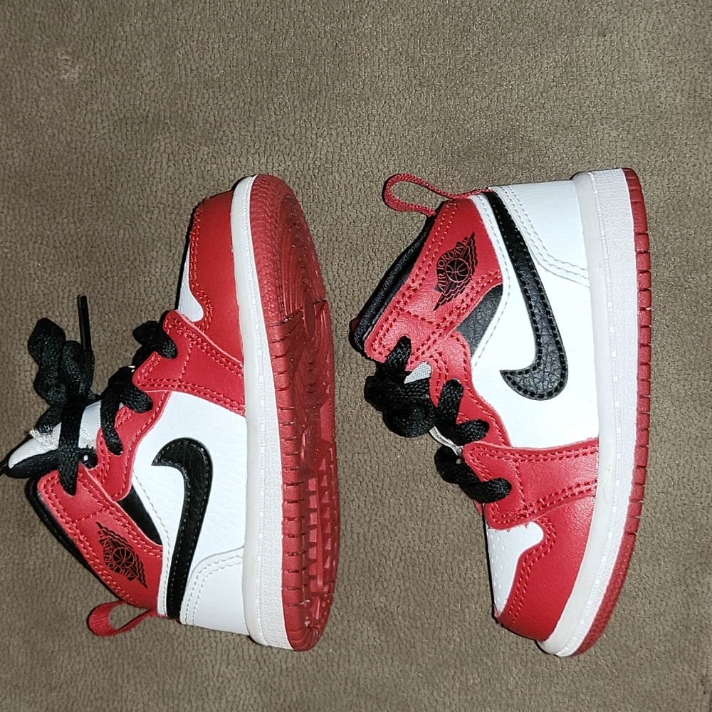 JORDAN 1 MIDS